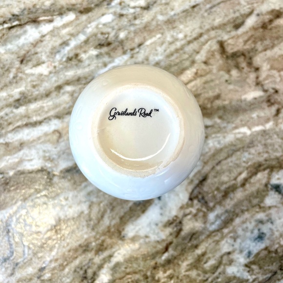 Grasslands Road Regal Lady in White with Pearls; White Flower Hat Bud Vase - Picture 6 of 8